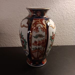 EXQUISITE VTG Japanese Handpainted Gold Imari 7.5" Decorative Vase.